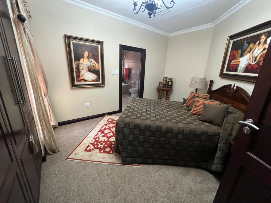 5 Bedroom Property for Sale in Christiana North West